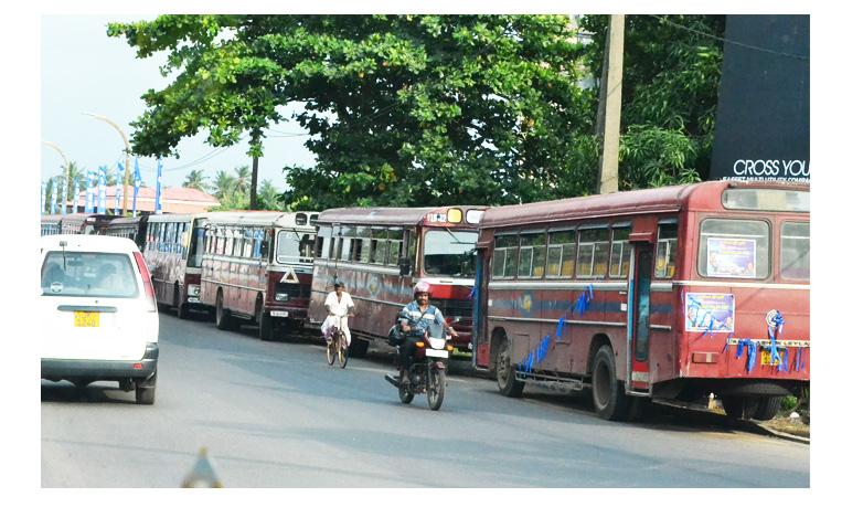 The large-scale usage of SLTB buses commenced with the first main rally of the UPFA candidate which took place in Anuradhapura on 11th December 2014.