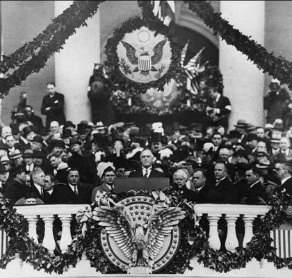 Waiting on Roosevelt Roosevelt not inaugurated until March 4, 1933 20 th Amendment moving