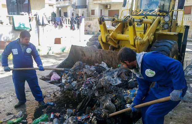 365 DAYS OF RESILIENCE IN SYRIA UNDP s achievements in 2014 Emergency employment for improved service delivery and repair of basic community infrastructure Worker removing solid waste from Al-Mintar