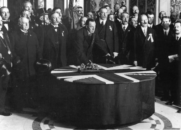Carson signing the 'Ulster Covenant' 1912 In Sept.