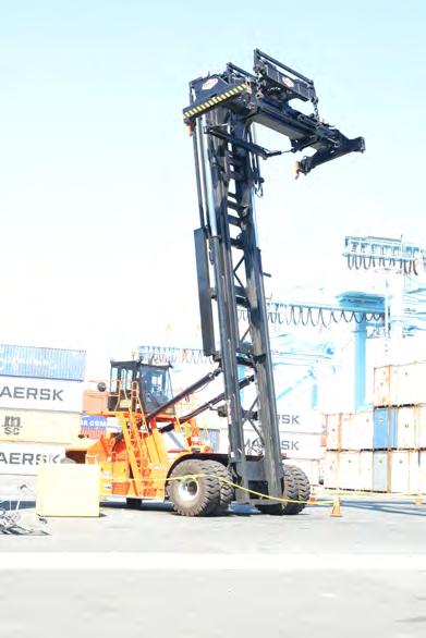 07 August 2015 Port Elizabeth, NJ A Port Elizabeth, NJ dockworker was struck and killed by a container top loader on August 7.