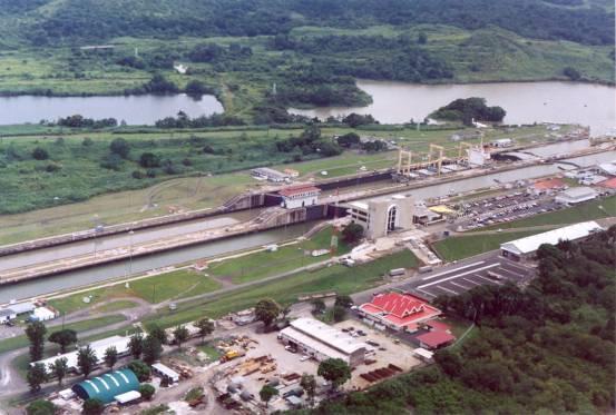 Trading entrepôt and ultramodern port facilities Panama City: financial center for canal revenues and drug industry H.J.