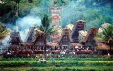 Figure 1: Kete Kesu traditional house (left) and Wide Londa (right) (Source: Data online) Tourist sites selected in this study is the Toraja.