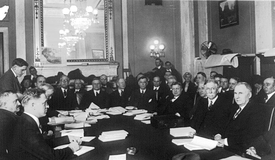 Source 4: the Senate Committee investigating the Teapot Dome scandal in 1924 v The scandal was first revealed to the public in 1924 after findings by a committee of the U. S. Senate, led by Thomas J.