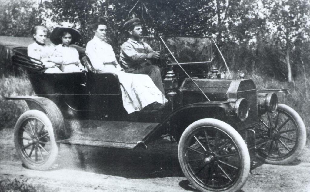 1925 survey 21 of 25 families who owned cars didn t own a bathtub.
