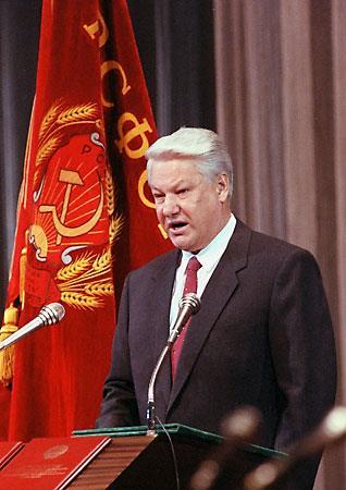 THE SOVIET UNION FACES TURMOIL Gorbachev in trouble W/ Lithuania and slow economy, Gorbachev loses popularity Boris Yeltsin member of Parliament and former mayor of Moscow Criticized actions in