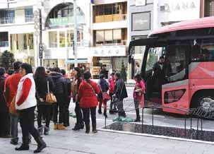 55 December 10-16, 2012 Island row takes bite out of Japan tourism By Kyoko Hasegawa TOKYO The sound of Mandarin-speaking tourists and the cash tills they set ringing have become rare in Tokyo s