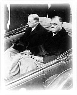ROOSEVELT WINS AN OVERWHELMING VICTORY Democrat Roosevelt, known popularly as FDR, was a 2- term governor of New York FDR was a