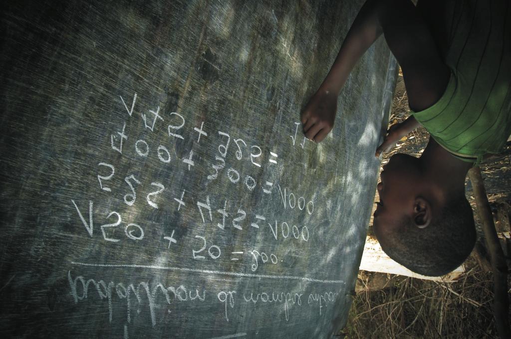 U N H C R / F. N O Y Republic of the Congo A young refugee from DRC concentrates on arithmetic in Malala school in Yoi Na Yoi.