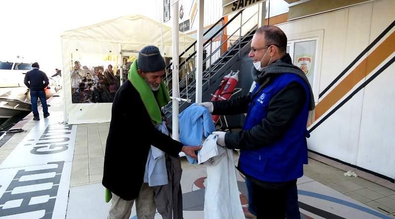 EUROPE / MEDITERRANEAN MIGRATION RESPONSE INTERNATIONAL ORGANIZATION FOR MIGRATION SITUATION REPORT 10 March 2016 Highlights IOM provides warm and dry clothes to rescued migrants and refugees in