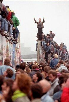 Western Europe Rebuilds Germany Divided and Reunited West and East Germany Berlin Wall 1961-1989 West Germany s Economic Miracle West Germany