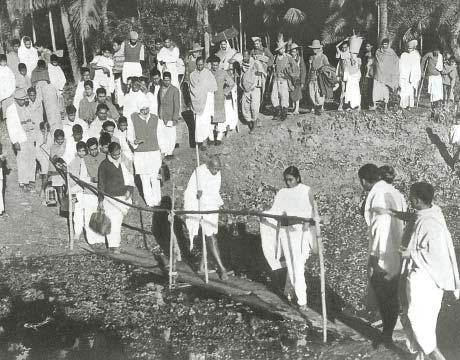 MAHATMA GANDHI AND THE NATIONALIST MOVEMENT 5. The Last Heroic Days As it happened, Mahatma Gandhi was not present at the festivities in the capital on 15 August 1947.