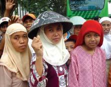 Demonstrators chanted, No land, No vote declaring that they would boycott Indonesia s first presidential election if no candidate backed land reform.