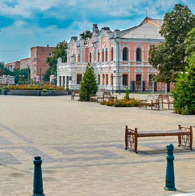 CHIATURA Market Place PRYLUKY Theatre Square, the popular cultural heart of the town The Council of Europe/European Union joint project Community-Led Urban Strategies in Historic Towns (COMUS) has