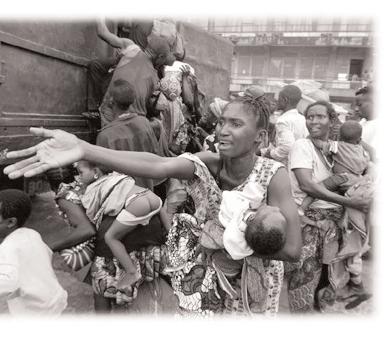 W ORKING The Context E NVIRONMENT With a refugee population of over 433,100 (including some 309,000 Sierra Leoneans and some 124,000 Liberians), Guinea harboured the second largest refugee population