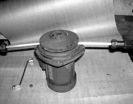 PUMP SERVICE Replacing impeller ) Detach the motor