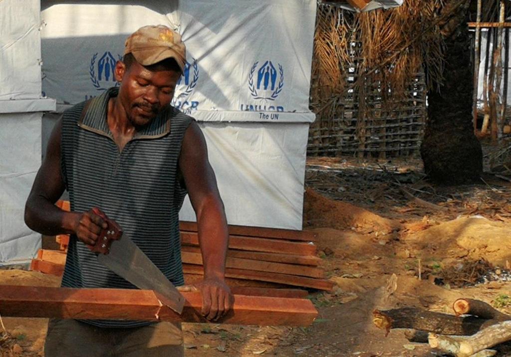 In order to reduce the pressure on the surrounding forests, a group of refugees supported by UNHCR started producing fuel-efficient stoves for the refugee families at Kaka site.