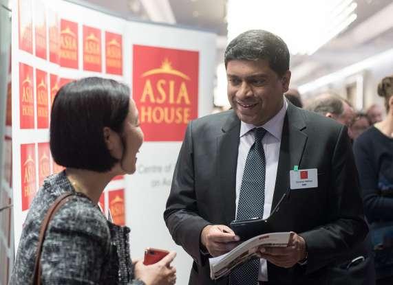between Europe and Asia, held the inaugural Hong Kong event on 27 November, attracting some 280 top corporate delegates to hear speakers discuss ASEAN s growing