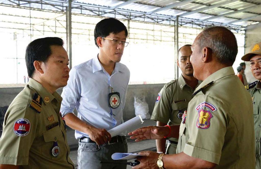 T. Tuitiengsat/ICRC Cambodia, Phnom Penh. An ICRC engineer discusses plans for the maintenance of infrastructure with the deputy director of one prison.