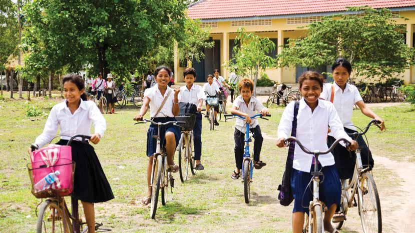 Photo: UNDP Cambodia/Chansok Lay 5 KEY CHALLENGES FOR THE CAMBODIAN ECONOMY The average educational attainment of the labour force is currently at primary education level or even lower.