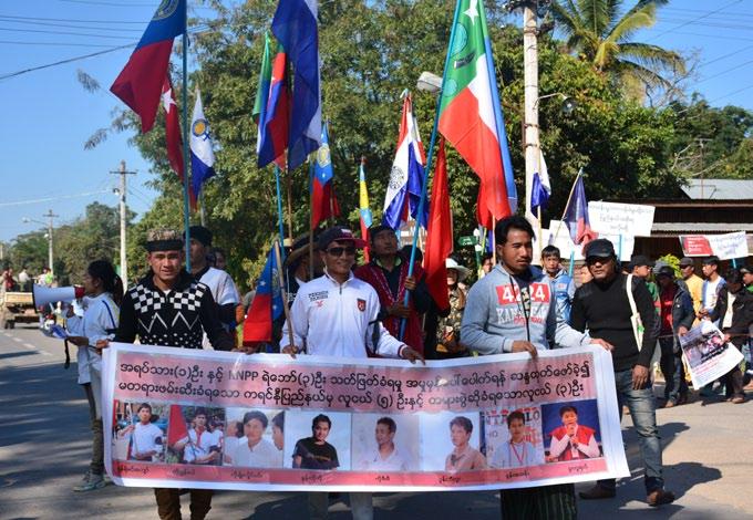 Protesting the arrest of activists who demonstrated against killing of civilian and 3 KNPP soldiers by the Tatmadaw (KT) Panglong-21 meeting.