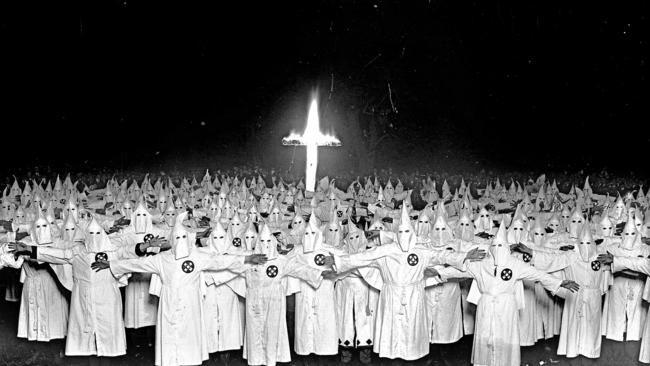 Opposed Groups of Kkk The groups that opposed the ku klux klan were African Americans Jews Catholics Immigrants