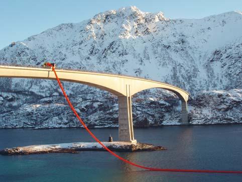 106 Meld. St. 7 (2011 2012) Report to the Storting (white paper) 2011 2012 Figure 10.2 Testing an oil boom from the bridge across Raftsund in Nordland county. Photo: NorLense.