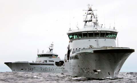 68 Meld. St. 7 (2011 2012) Report to the Storting (white paper) 2011 2012 6 Security and defence Figure 6.1 Norwegian Coast Guard vessels Sortland and Barentshav on patrol in the Barents Sea.