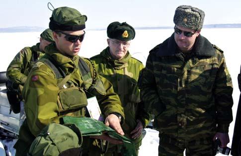 2011 2012 Meld. St. 7 (2011 2012) Report to the Storting (white paper) 73 7 Cooperation in the High North Figure 7.1 Norwegian border guards demonstrate equipment for their Russian counterparts.