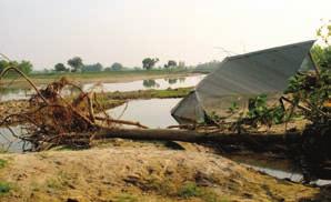 Chapter 3 PEOPLE S EXPERIENCE OF THE FLOODS Highlighting the intensity of the 2008 flood damage, particularly to croplands and living areas, this chapter reports the experiences of both women and men