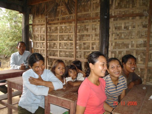 Annex 3 Photographs of Beneficiary Participants in Evaluation CAMBODIA Primary school children in Prey Pnov Commune, Prey Veng