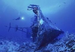 THE UNESCO 2001 CONVENTION ON THE PROTECTION OF THE UNDERWATER CULTURAL HERITAGE Frequently Asked Questions Wreck off Papua-New Guinea UNESCO/A.