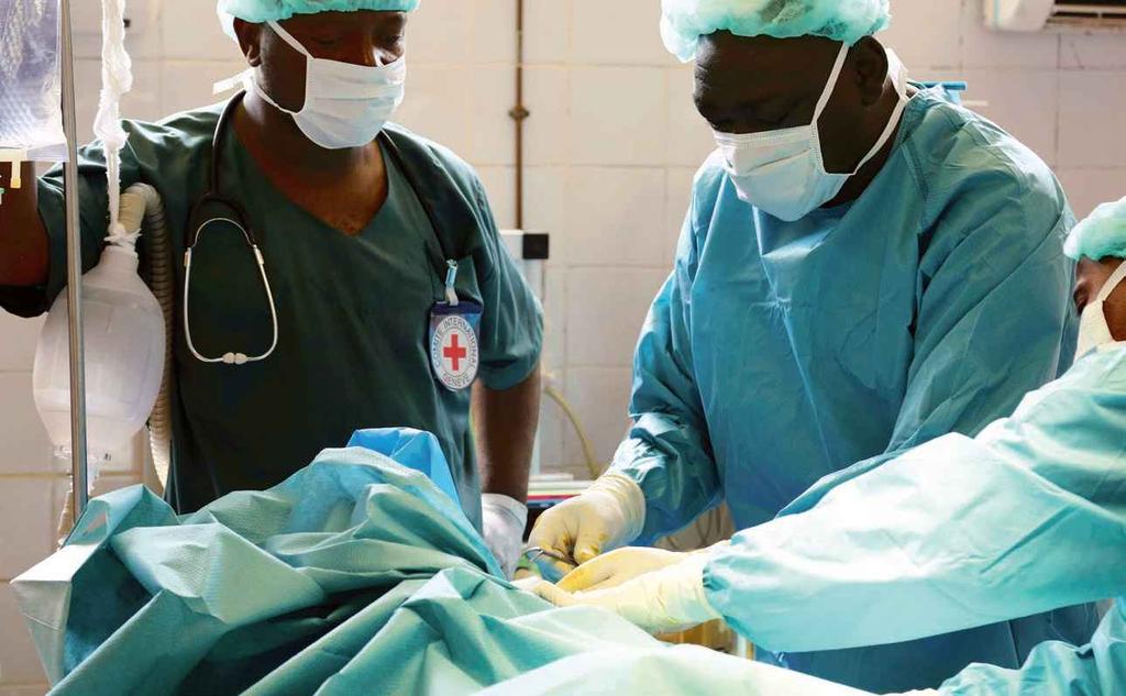 M.B. Seck/ICRC Niger, Diffa regional hospital centre. A surgical operation is carried out.