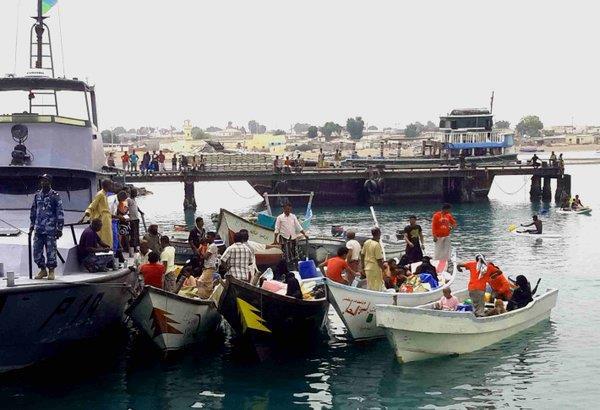 Refugees from Yemen arriving in the Obock port of Djibouti (Photo credit: UNHCR Djibouti) As a mixed migration transit country Djibouti serves as a vital transit country for people in mixed migration