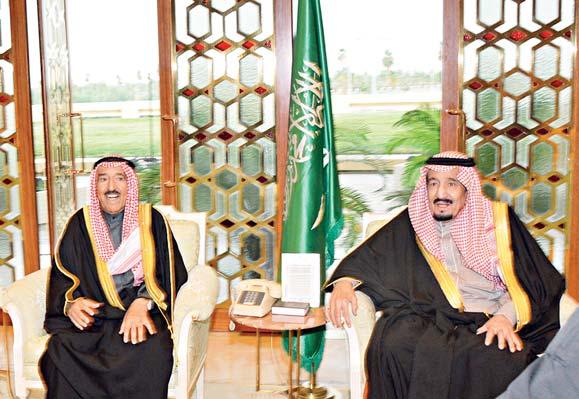 King Salman shaking hands with Sheikh Nasser Al-Mohammad.