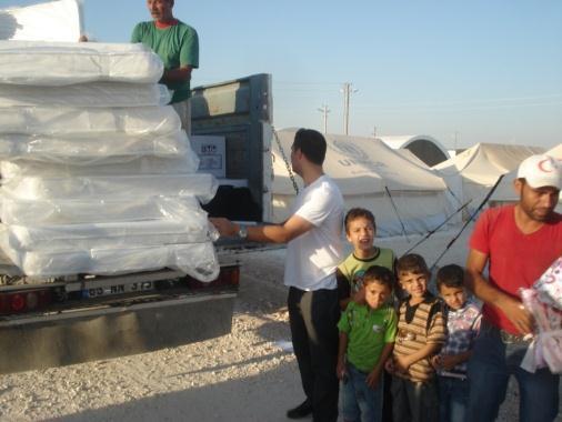Syrians in Domiz camp as part of the winterization plan coordinated by UNHCR. The winterization plan stipulates that IOM will distribute 3,000 winter kits in November and December.