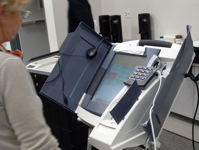Direct Recording Electronic Voting Machines In the 2006 mid-term federal elections, one third of registered U.S. voters used Direct Recording Electronic (DRE) voting machines.