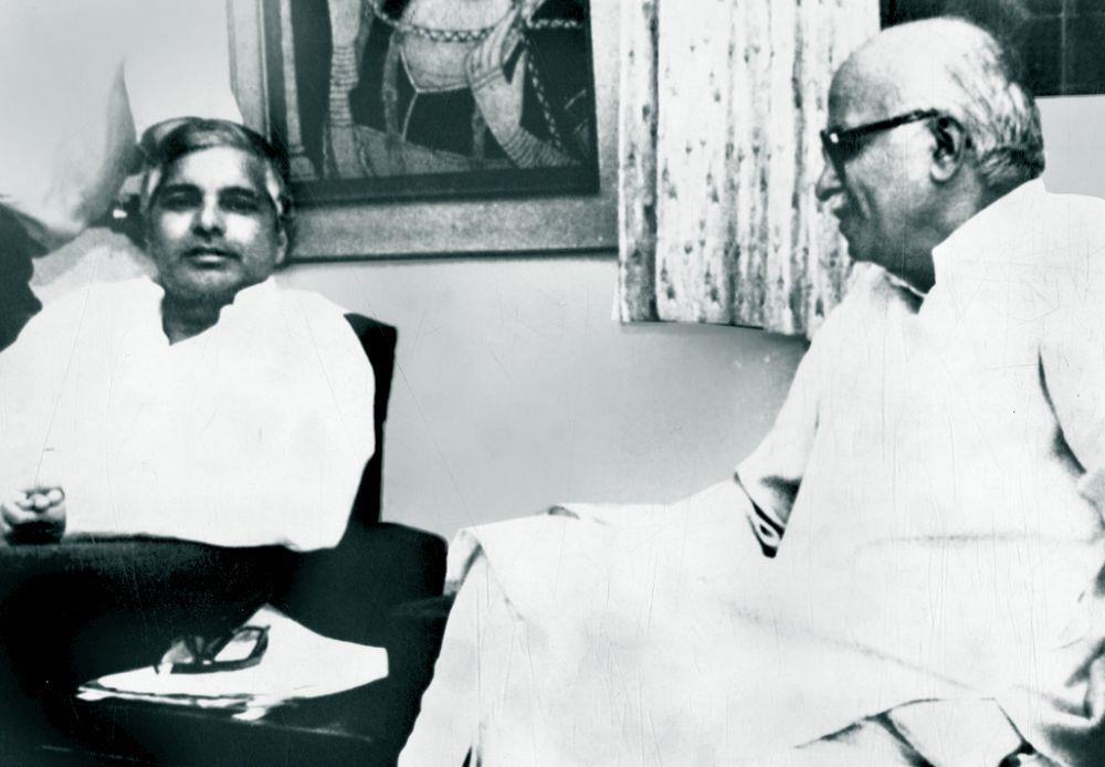 October 18, 1990: Bihar Chief Minister Lalu Prasad Yadav visits L.K. Advani in New Delhi to request him to call off his rath yatra. Photo: The Hindu Archives.