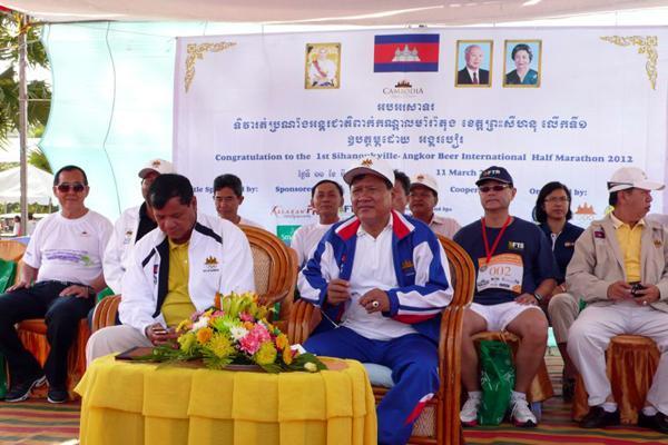 For men category, three Cambodian athletes ranked first, second and third, while for women category, a French runner ranked first, an Australian runner came in second and an English runner in third.