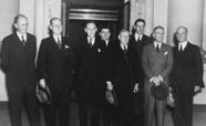 Roosevelt Cabinet: included conservatives, liberals, Democrats, Republicans, inflationists, anti-inflationists