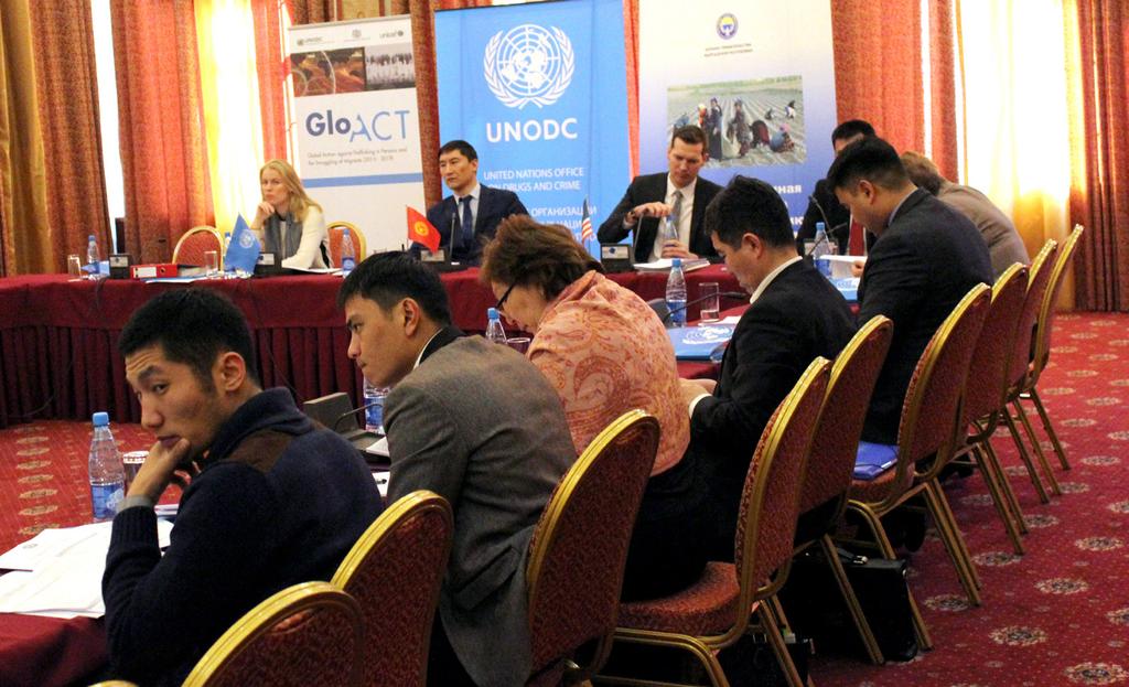 Promoting Inter-Regional Cooperation on Container Control The delegation of the Customs Department of the Ministry of Finance and the Drug Control Agency of the Lao People s Democratic Republic (PDR)