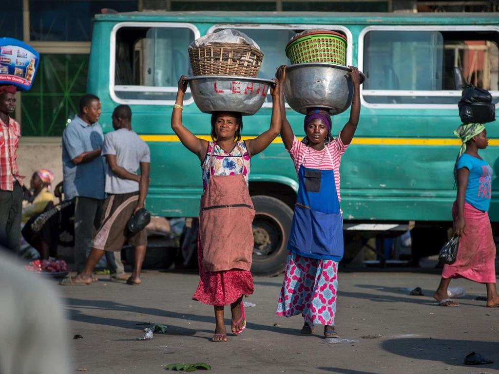 Jonathan Torgovnik/Getty Images Reportage Risk and vulnerability: Kayayei in Accra Young women from