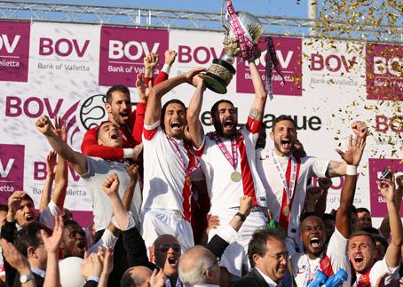 24 The Voice of the Maltese Tuesday April 26, 2016 S p o r t s Valletta players and supporters celebrating after the presentation of the BOV trophy.