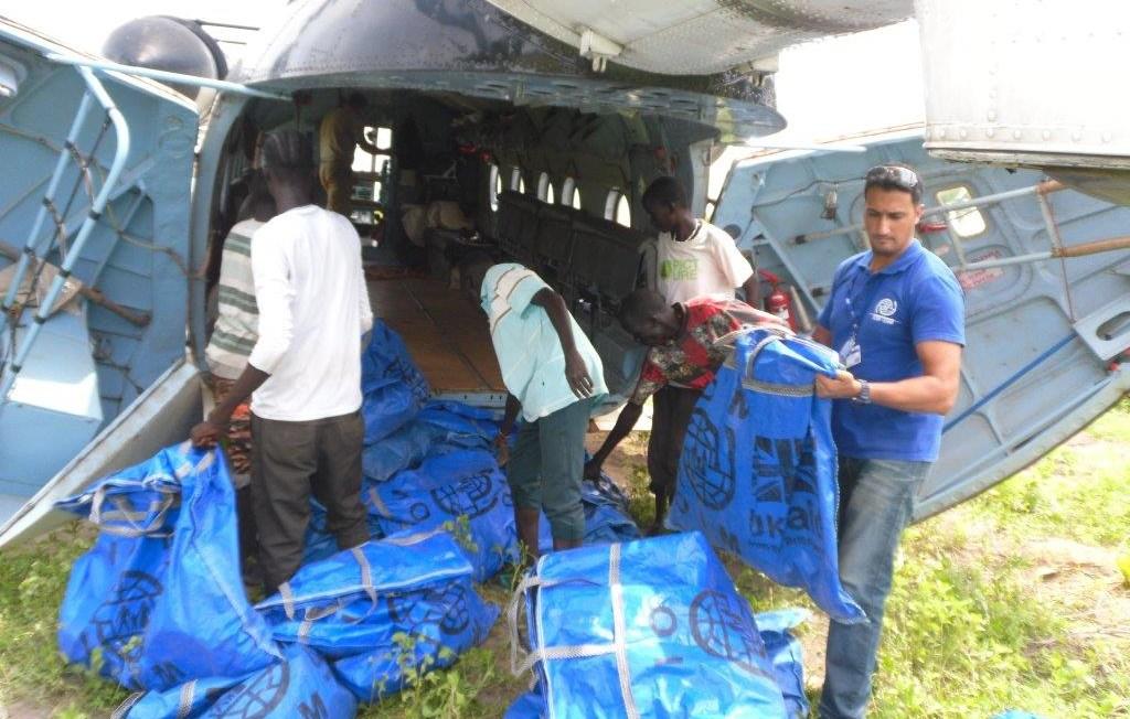 IOM/2015 IOM SOUTH SUDAN 4 11 June 2015 H U M A N I TA R I A N U P D AT E # 4 9 HIGHLIGHTS IOM supports survival kit distribution in southern Unity IOM s displacement, tracking and monitoring website