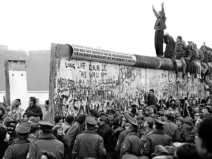 1989-1990: Change in the UUSR 1989: Fall of the Berlin Wall