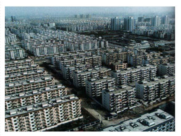 Urban Development in the Socialist Era (1949-1978) Uniformity, standardization, public housing Smaller cities, lower density Fewer qualities of urbanism Functional, utilitarian Less physical and