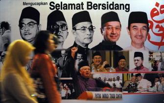 Picture 5 Malaysia Prime Minister from UMNO s party Picture 7 Mahathir Mohamad used laws Internal Security Act to be country security s tool Picture 6 Mahathir Mohamad stayed in the position of the