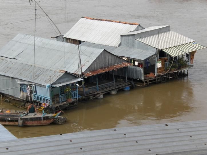 Migration as a potential Climate Change Adaptation Strategy? Example of floods and migration in the Mekong Delta, Vietnam Olivia Dun dun@ehs.unu.