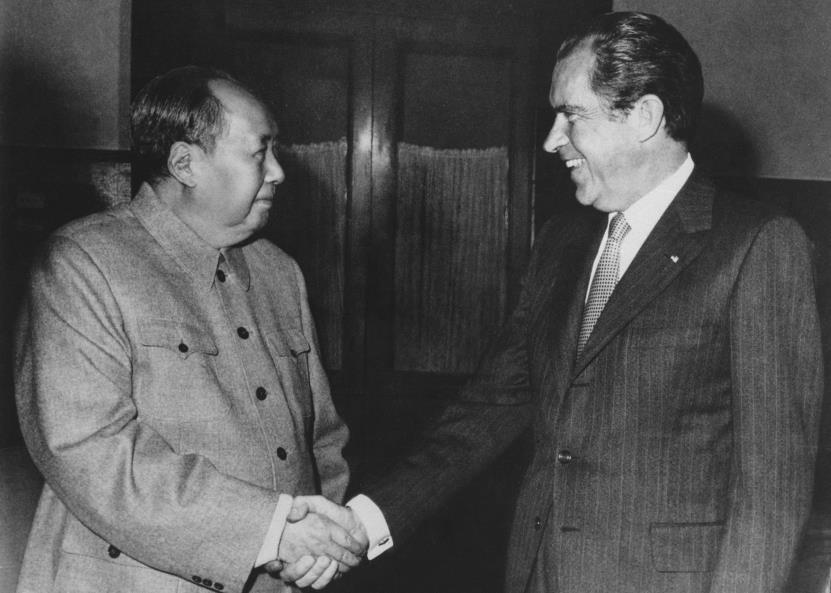The Cold War Begins to Thaw February 1972 Nixon became the first US President to visit & recognize the Communist China