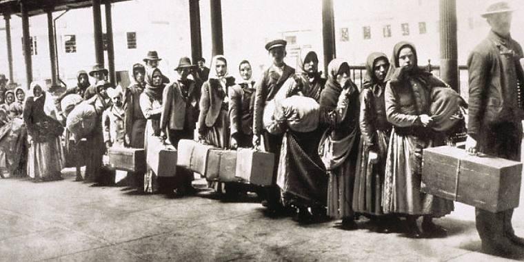 Hundreds of immigrants from Italy, Poland, and Russia arrived daily in the US Most new immigrants